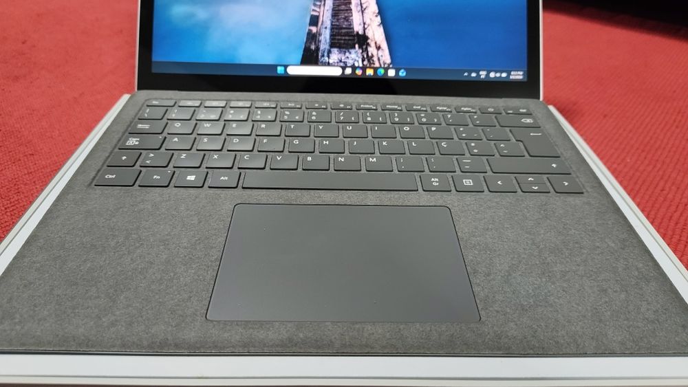 Microsoft Surface Laptop 4 AMD Ryzen 5