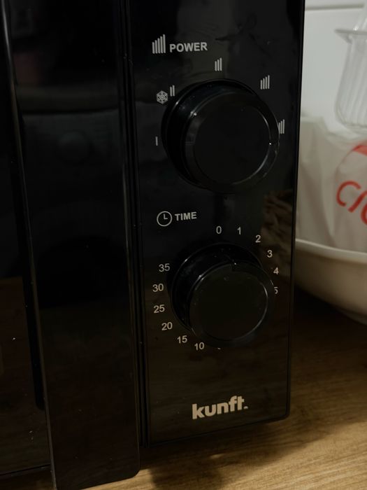 Micro-ondas KUNFT KMWO9173BK (20 L - Sem Grill - Preto)