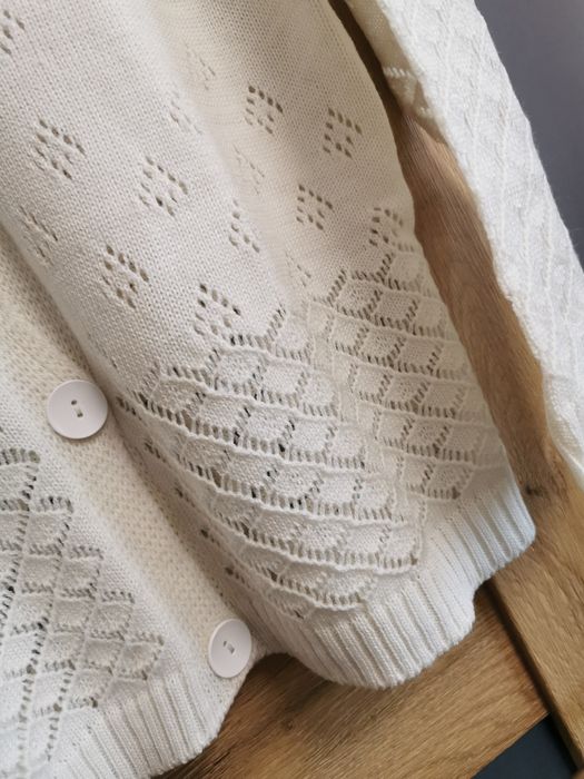 Sweterek kremowy zapinany
