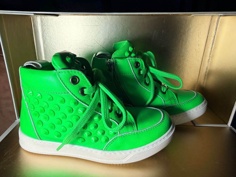 Кросівки для дівчинки НОВІ