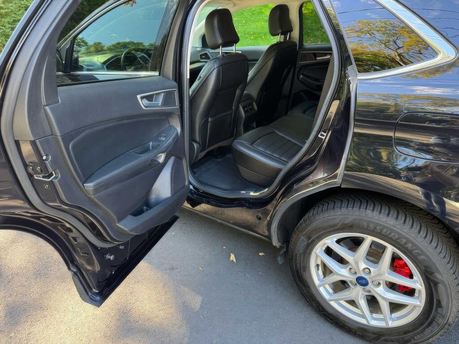 Ford Edge      2021