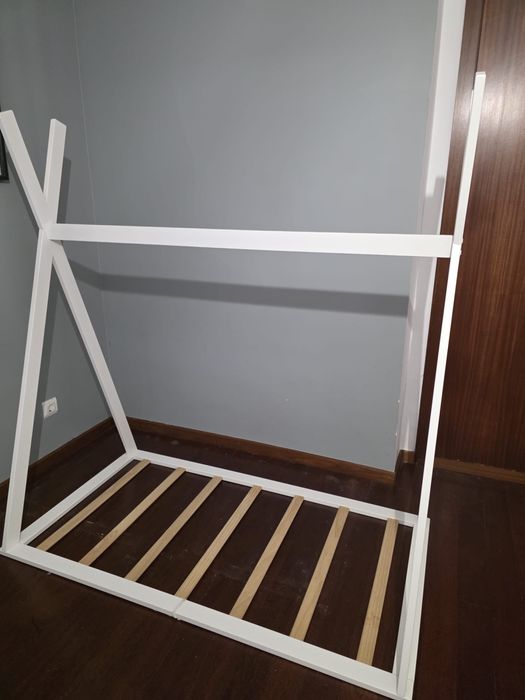 Cama bebé em ótimo estado com colchão