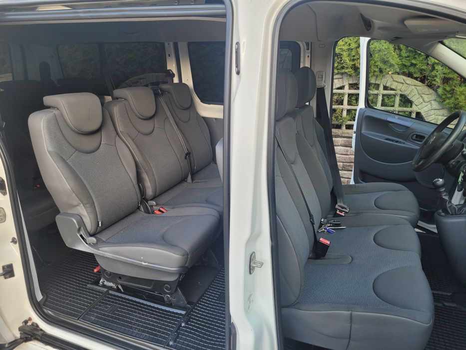 wynajem busa osobowego 9osób wypożyczalnia Ostrów Wlkp. transport