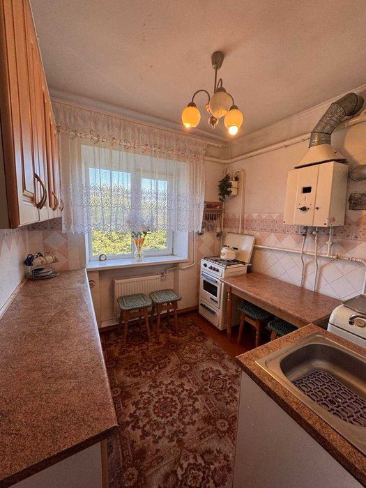 Трикімнатна квартира на Гречанах!