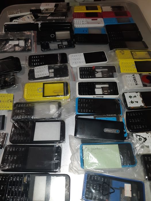 Одним лотом телефоны и комплектующие Nokia  206; 301; 225 И ДРУГИЕ