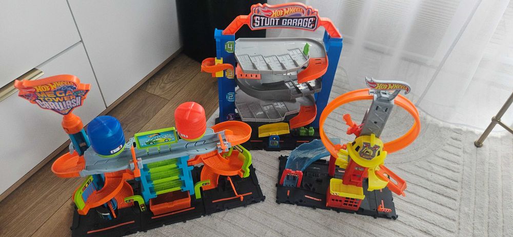 Zestaw 3 baz Hot Wheels City: Garaż, Remiza, Myjnia