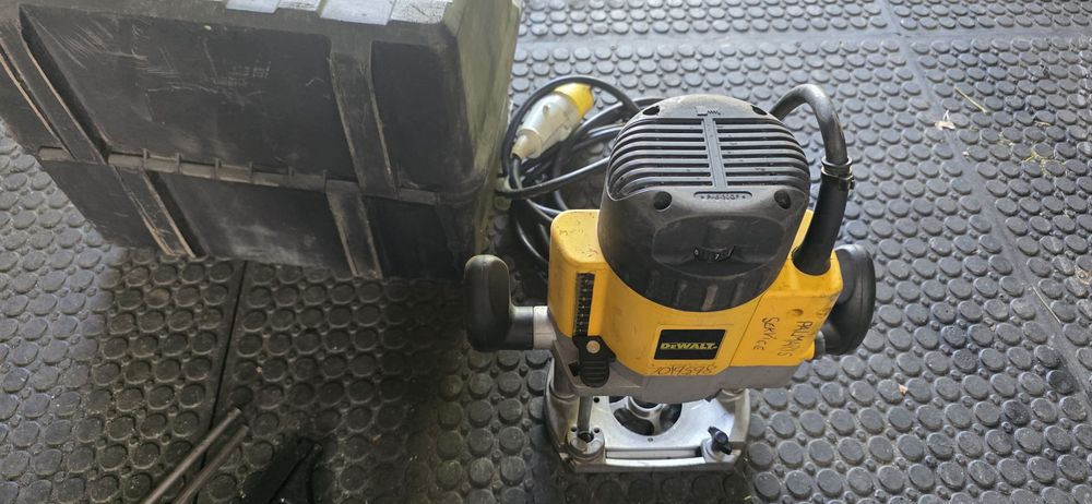 Frezarka Dewalt dw 626 110v
