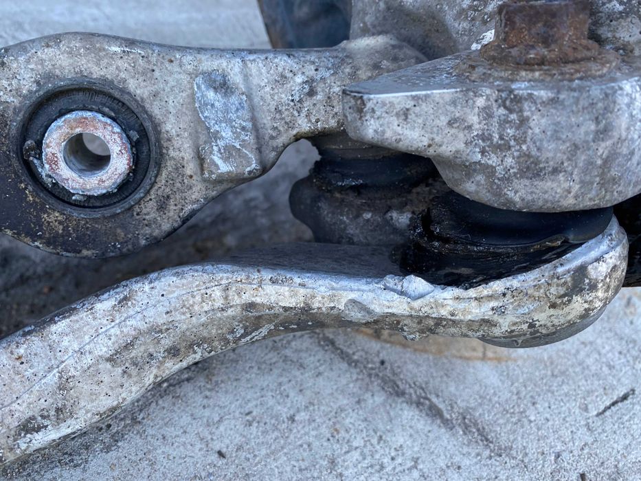 Audi A4 B6/B7 zwrotnica prawa lewa wahacz piasta