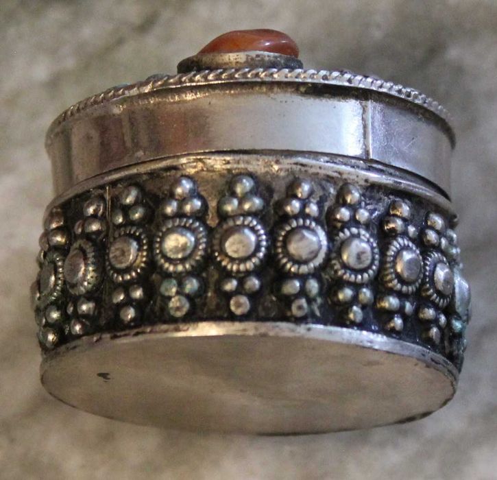 Caixa de comprimidos berbere marroquina antiga - trabalho artesanal