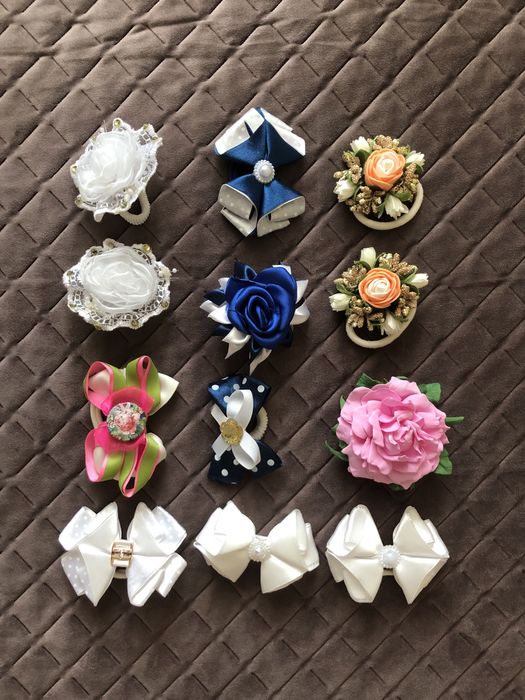 Недорого набор детских бантов и резинок