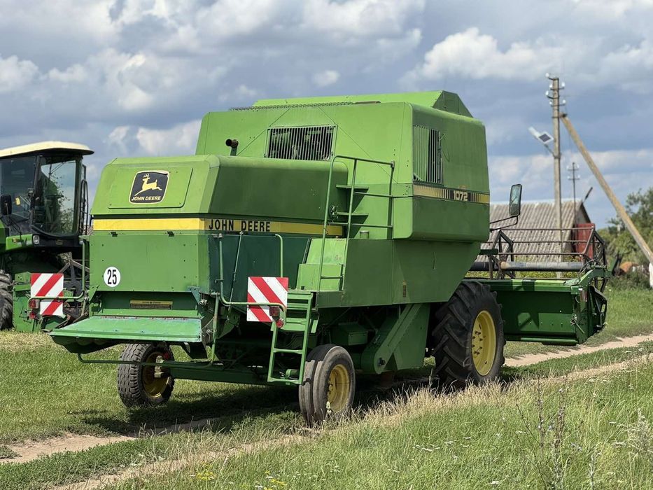 Продам комбайн джондір  1072