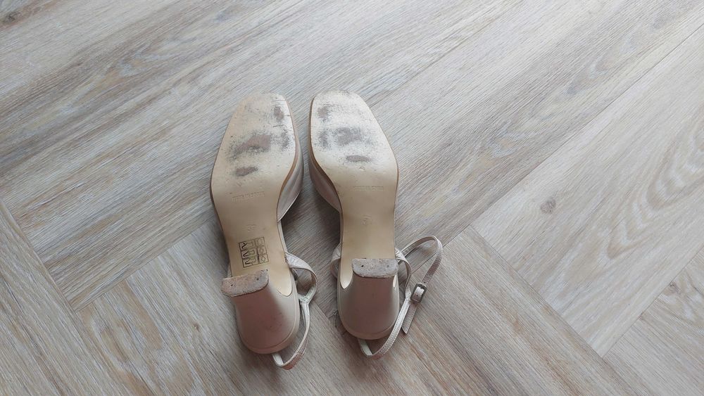 Skórzane czółenka z odkrytą piętą