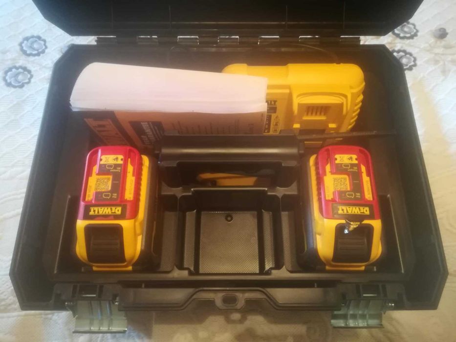 DeWalt martelo combinado, baterias, carregador como novos