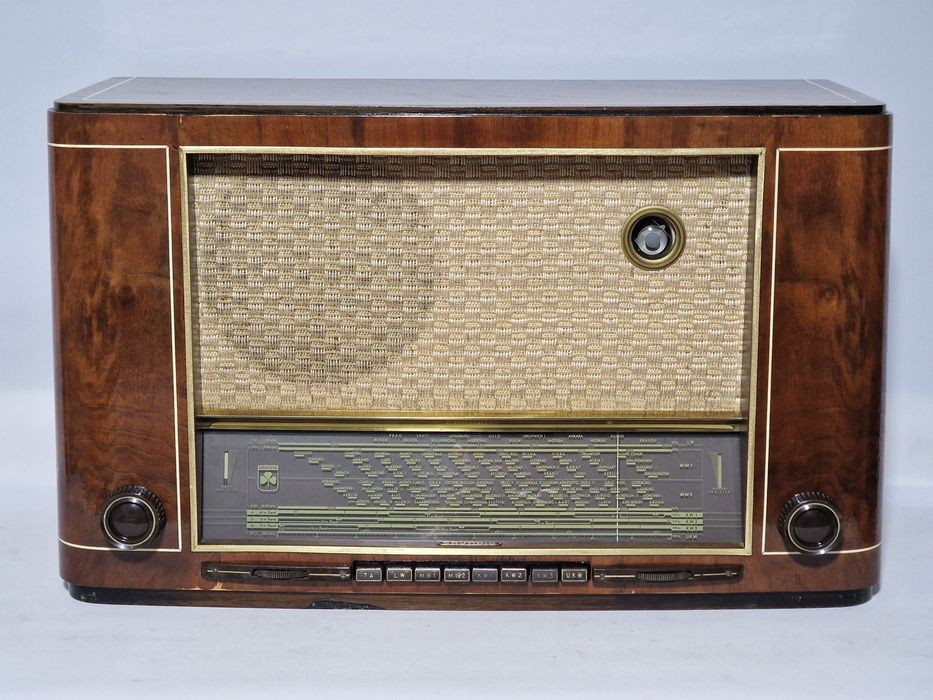 Rádio antigo reparado Grundig