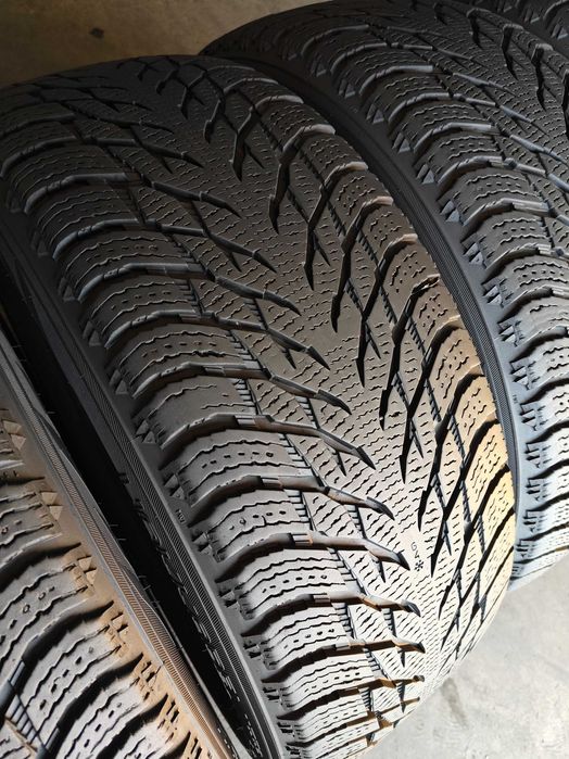 Шини зимові R18 235 55 Nokian Hakkapeliitta R3 SUV