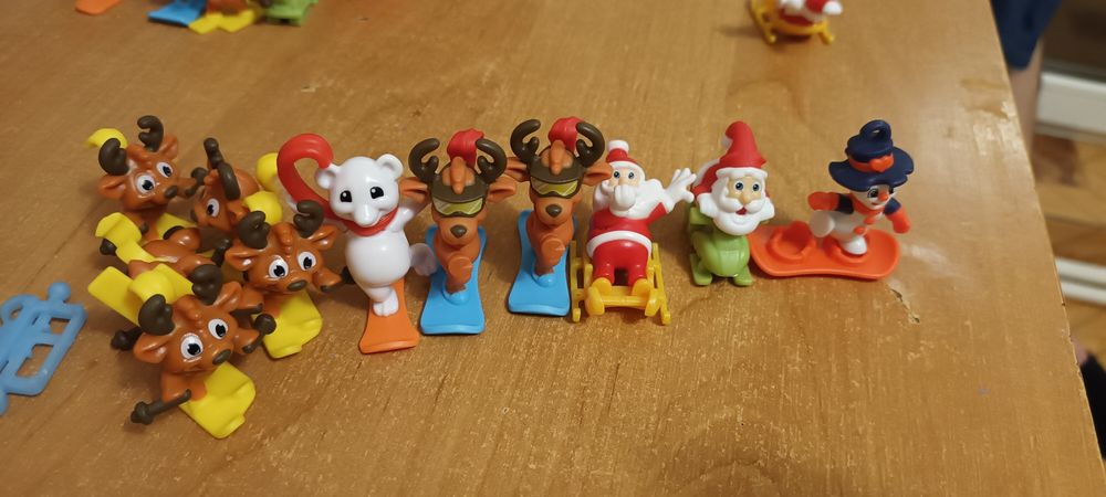 Фігурки із кіндера новорічні