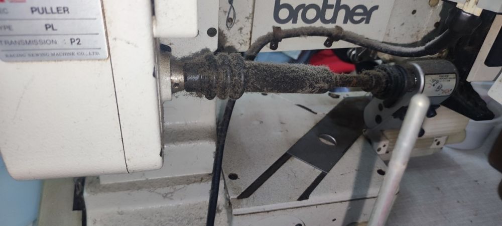 Maquina costª. ind.  recobr.e bainhas./ bancada c/ Nova BROTHER-Mod  F