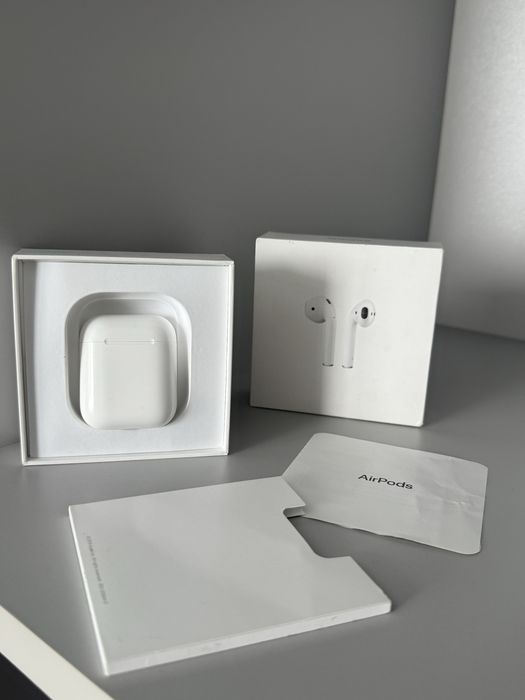 AirPods with Charging Case оригінальні навушники apple повний комплект