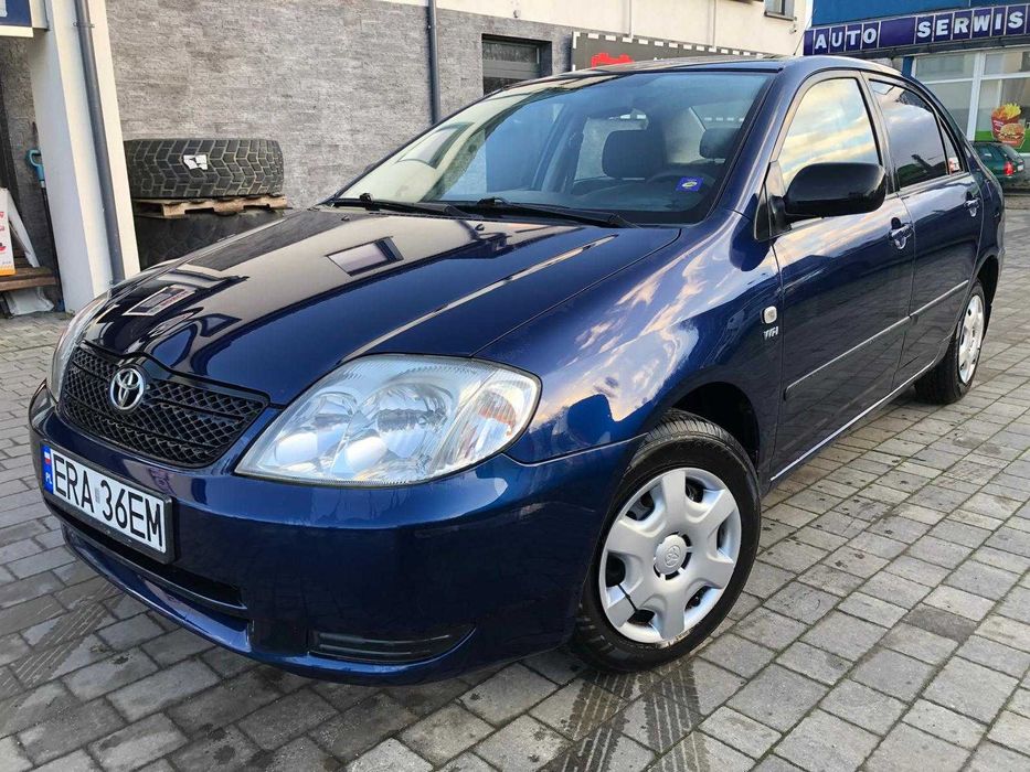 Toyota Corolla 1.4  2002r. sedan - pierwsze auto w rodzinie