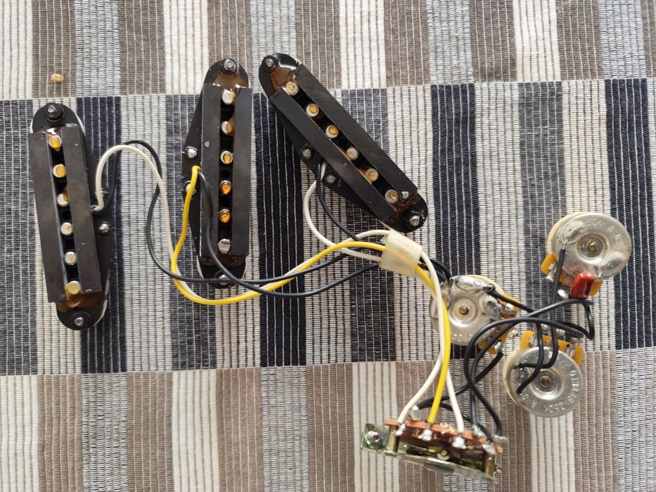 Pickups Fender, eletrónica completa

Eletrónica completa, F