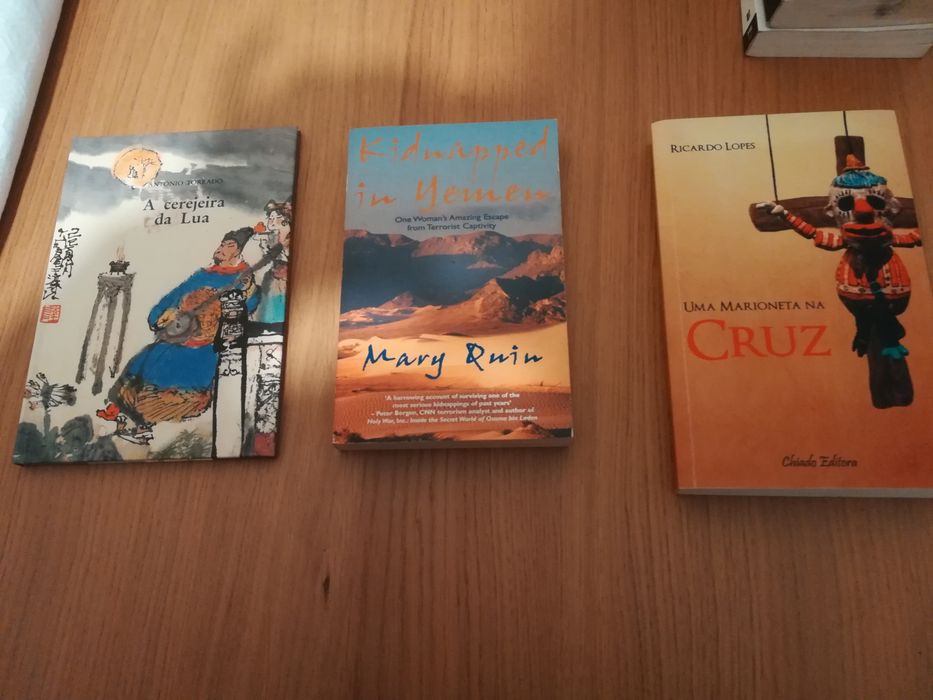 Vários livros de romance, suspense,terror, condução, roteiros