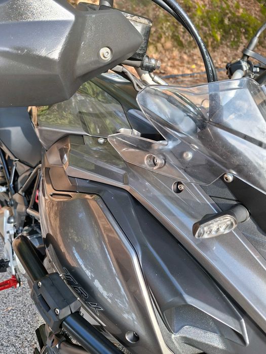 Benelli TRK 502 com muitos extras