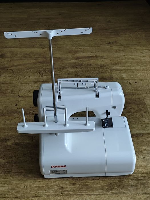 Разпошивальна машина Janome CP 1000 CPX