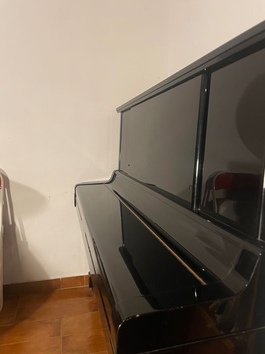 Excelente piano Yamaha UX-3 feito à mão