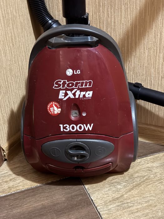 Пилосос LG 1300W
