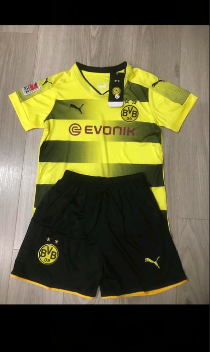 Розпродаж футбольних форм для дітей