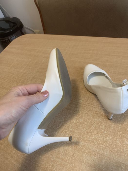 Весільні туфлі 38 розміру
