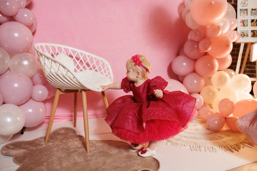 Продам платье , пинетки и повязку