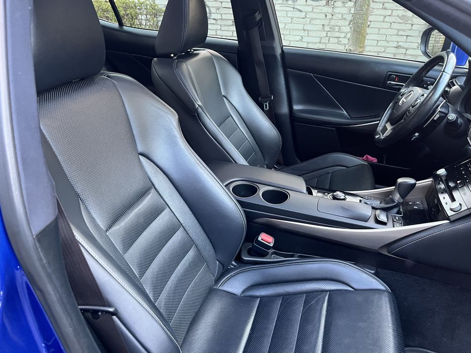 Lexus is 300h fsport