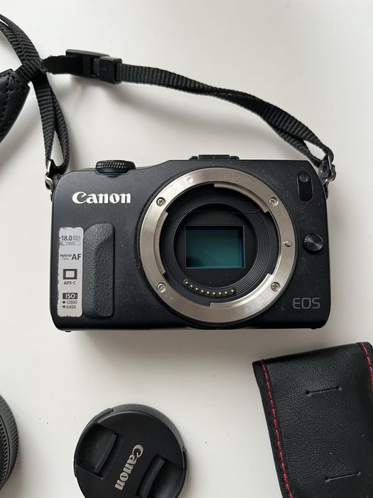 camera canon eos M completa
