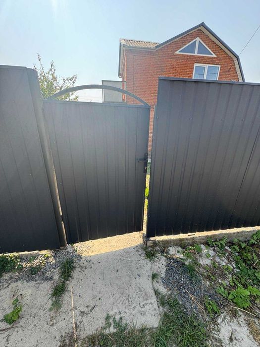 Затишний будинок за містом, чекає на ВАС!