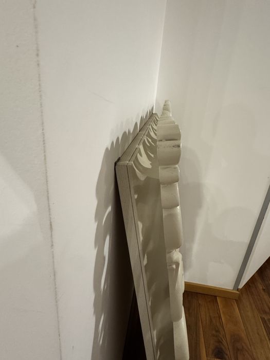 Дзеркало в рамі з натурального дерева в стилі бароко