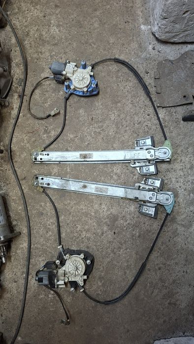 Передний  левый правый электростеклоподъемник ВАЗ 2110 2170 Приора