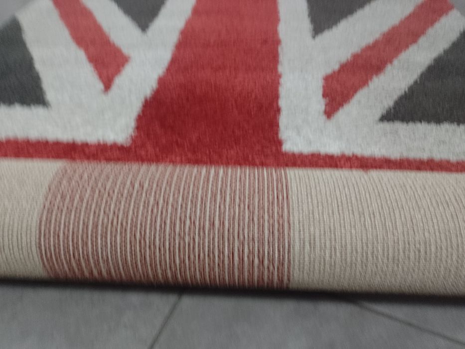 Sprzedam fajny dywan 230x160 cm.