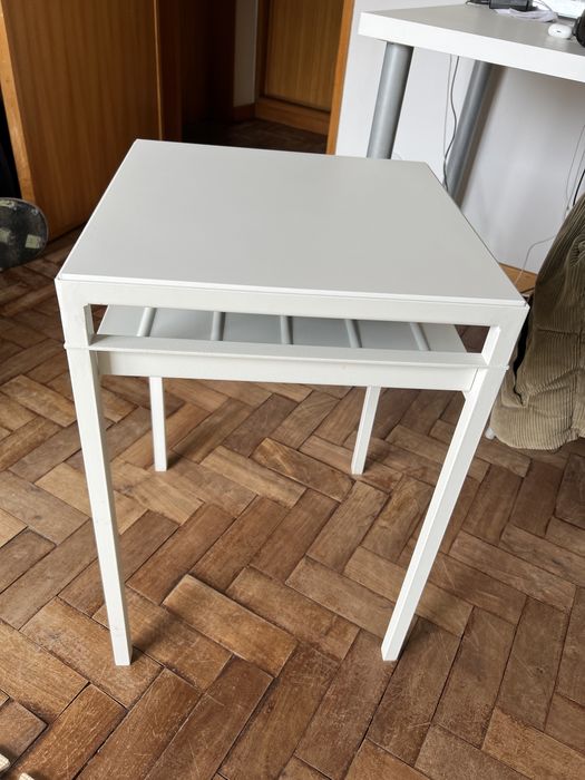 Mesinha cabeceira/apoio IKEA