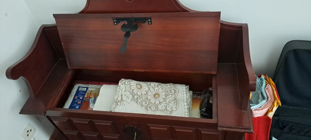 Banco/ baú com arrumação