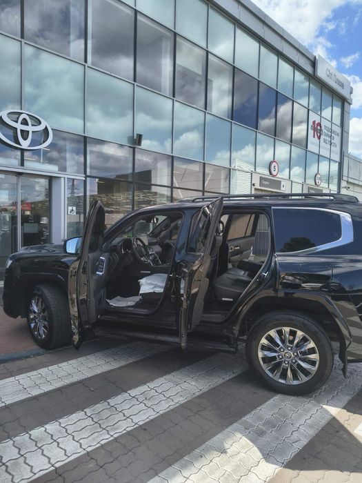 Toyota Land Cruizer 300