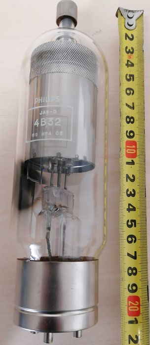 Válvula eletrónica, "Philips 4B32", peça muito antiga