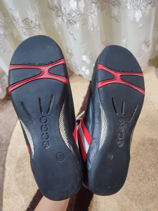 Продам треккинговые ботинки ECCO