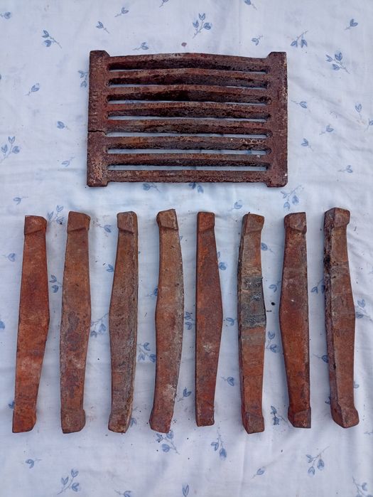 Колосніки ,та кришка -заслінка.