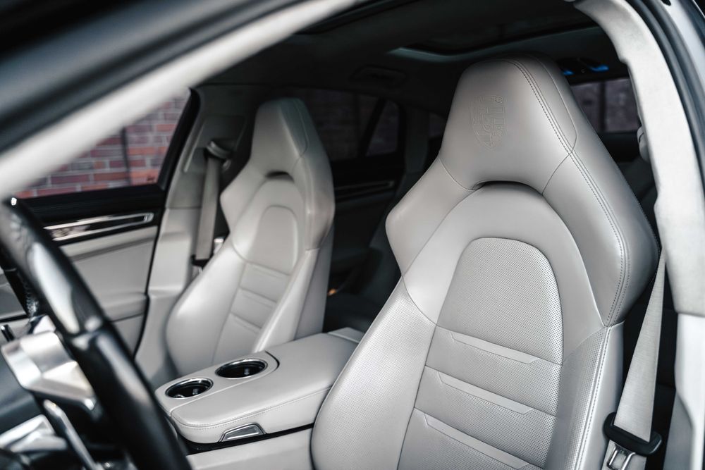 Wynajem Porsche Panamera Turbo wypożyczalnia samochodów