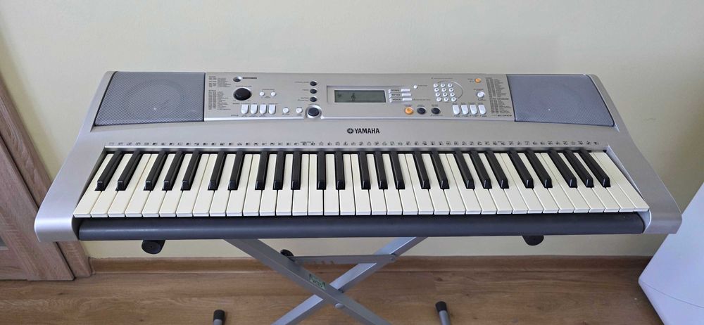Keyboard Yamaha PSR E313 stan bardzo dobry, statyw, krzesło