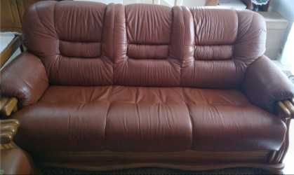 conjunto de sofás em pele em estado semi-novo