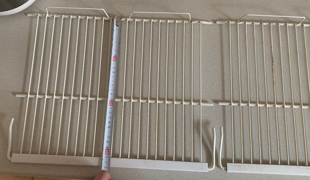 Полочки на холодильник Зануссі