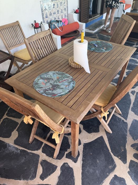 Mesa e 6 cadeira de teca. Robustas de boa qualidade. Venda urgente para mudança de decoração