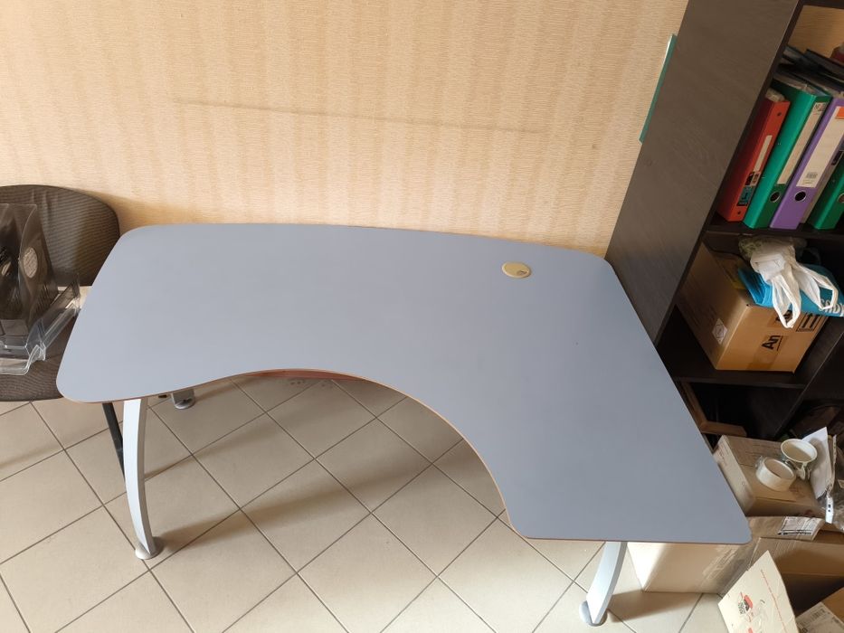 Продам стіл офісний чудовий стан